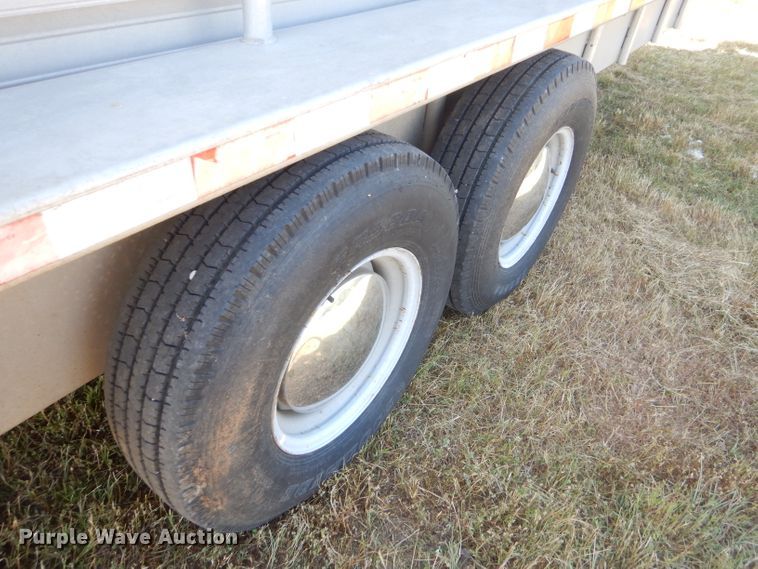 image for item FC9758 2003 Sundowner Sunlite livestock trailer