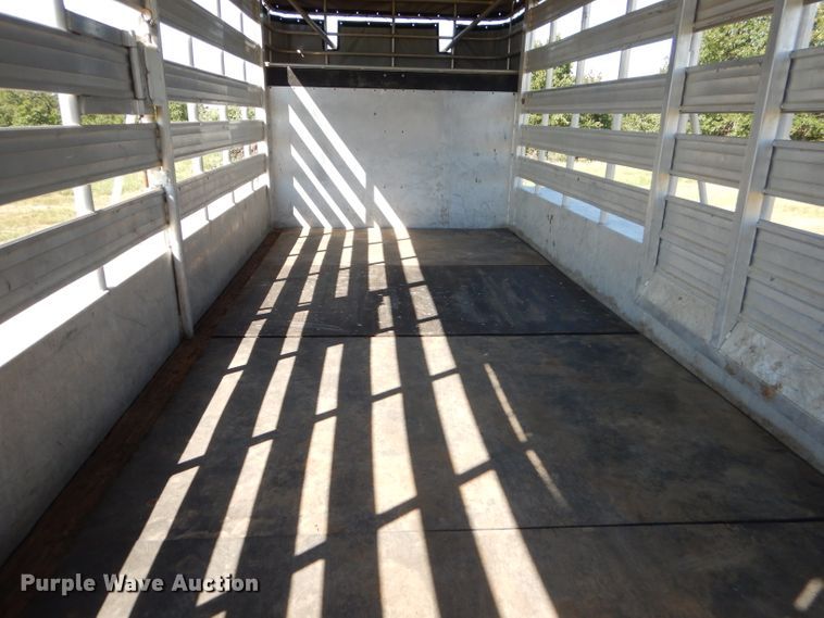 image for item FC9758 2003 Sundowner Sunlite livestock trailer