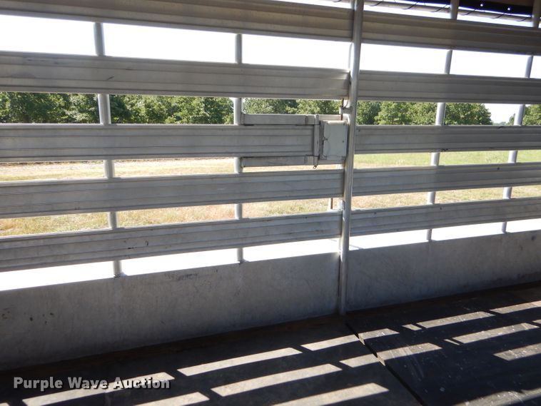 image for item FC9758 2003 Sundowner Sunlite livestock trailer