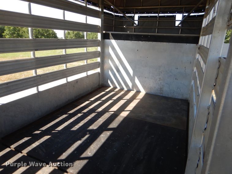 image for item FC9758 2003 Sundowner Sunlite livestock trailer