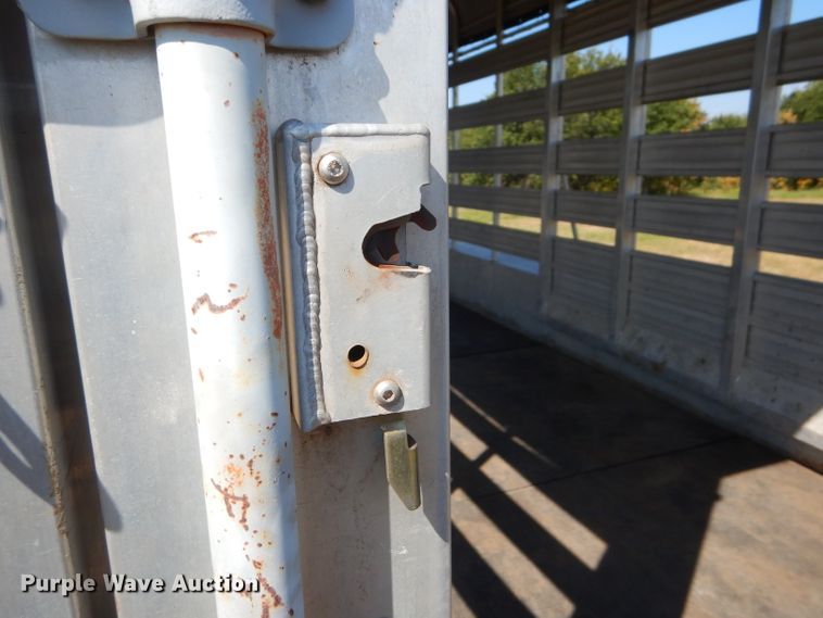 image for item FC9758 2003 Sundowner Sunlite livestock trailer