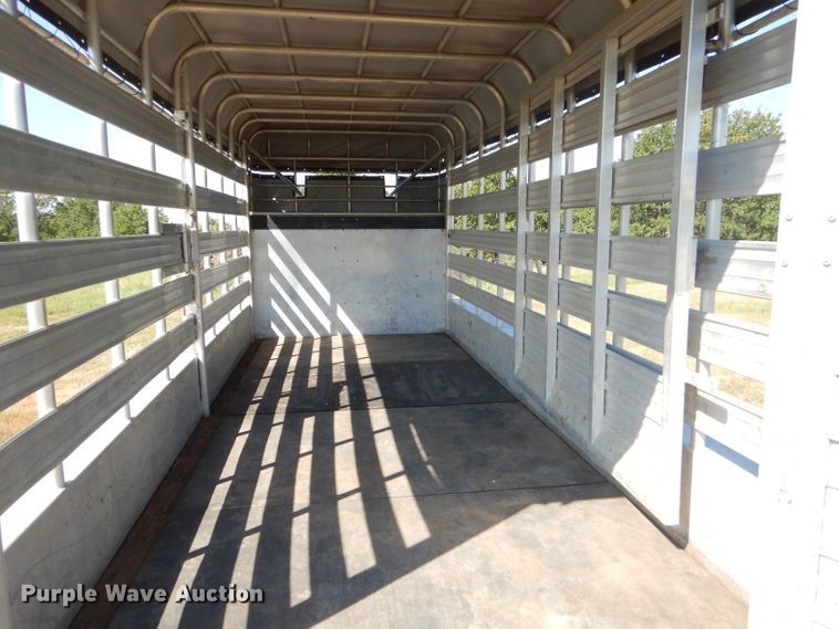 image for item FC9758 2003 Sundowner Sunlite livestock trailer