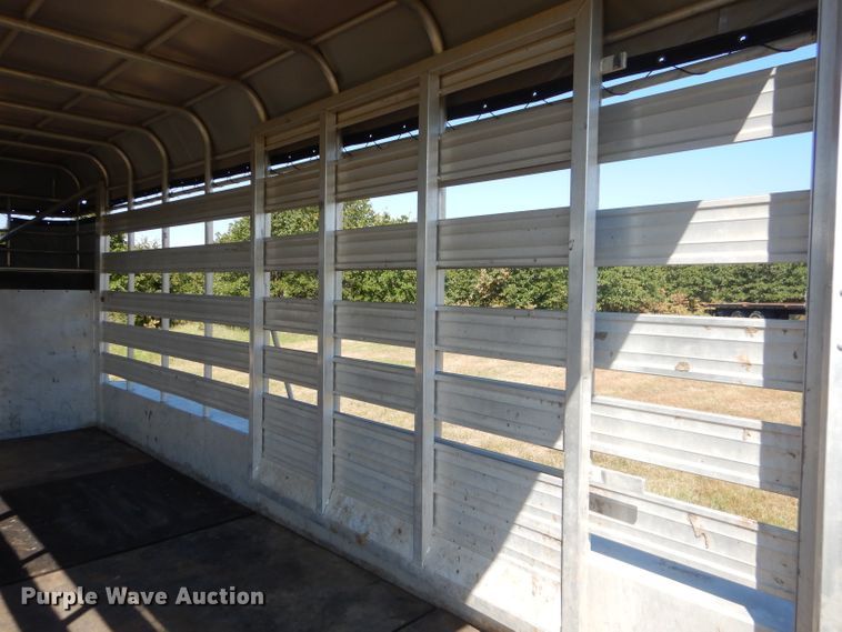 image for item FC9758 2003 Sundowner Sunlite livestock trailer