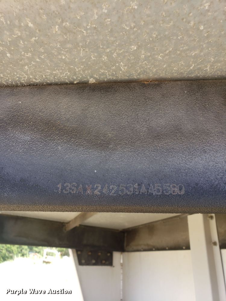 image for item FC9758 2003 Sundowner Sunlite livestock trailer