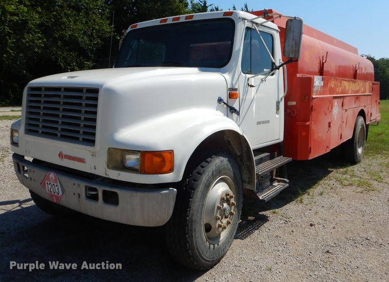 image for item FC9812 1992 International 4900 fuel truck