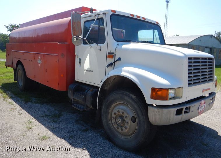 image for item FC9812 1992 International 4900 fuel truck
