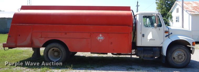 image for item FC9812 1992 International 4900 fuel truck