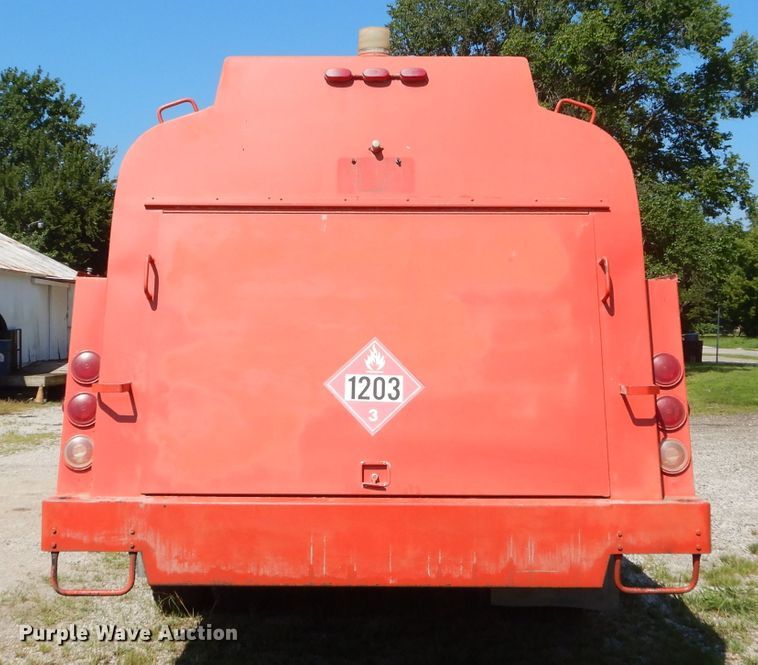 image for item FC9812 1992 International 4900 fuel truck