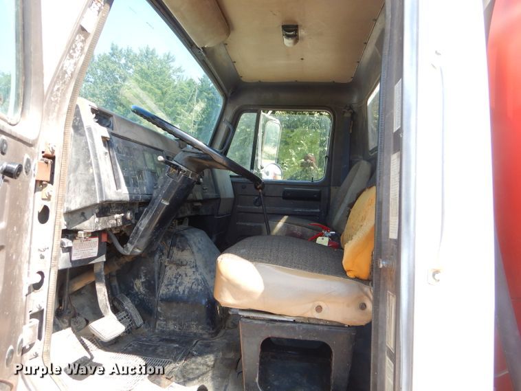 image for item FC9812 1992 International 4900 fuel truck