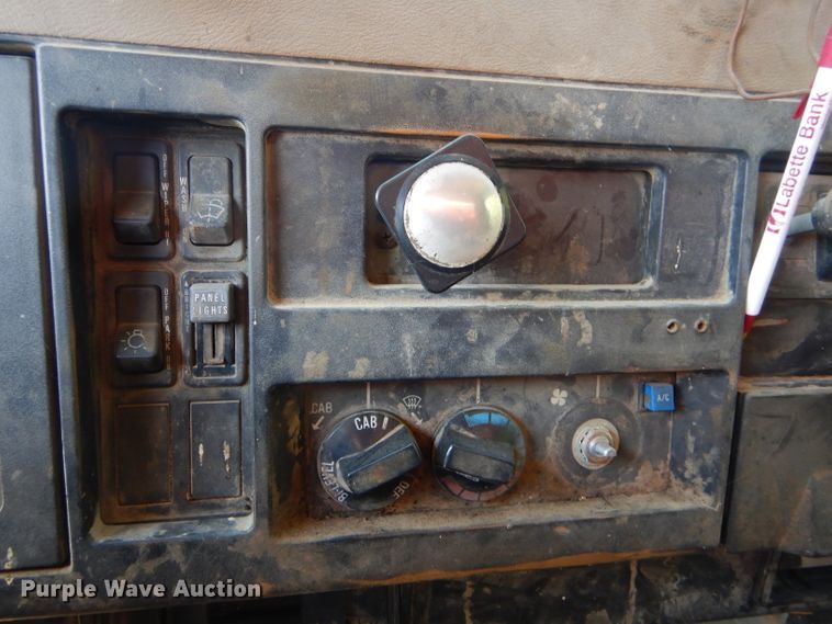 image for item FC9812 1992 International 4900 fuel truck