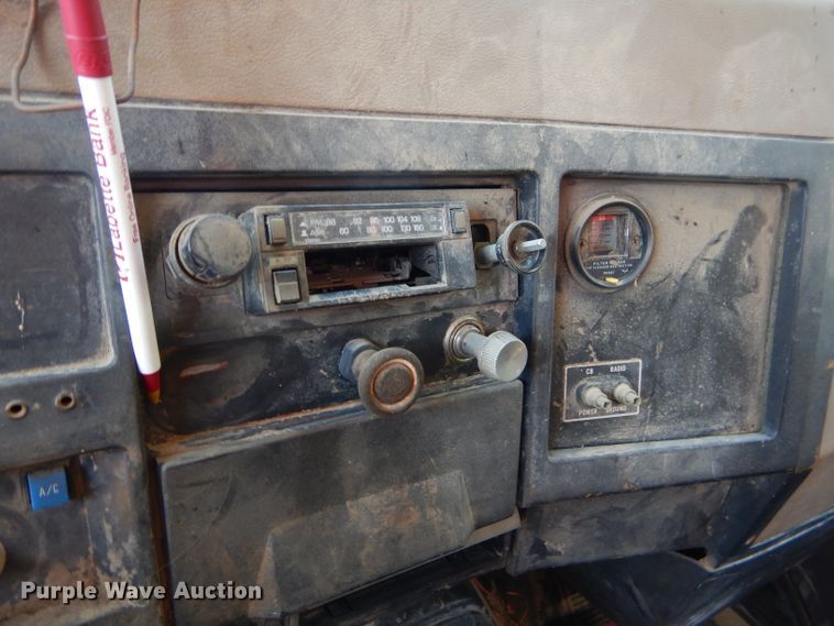 image for item FC9812 1992 International 4900 fuel truck