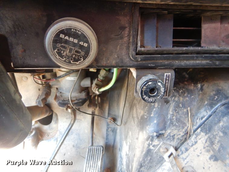 image for item FC9812 1992 International 4900 fuel truck