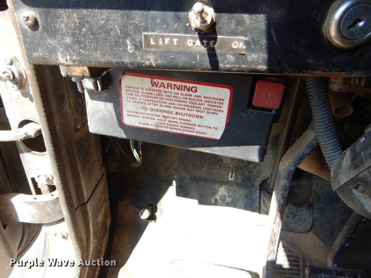 image for item FC9812 1992 International 4900 fuel truck