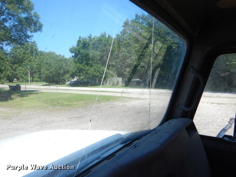 image for item FC9812 1992 International 4900 fuel truck