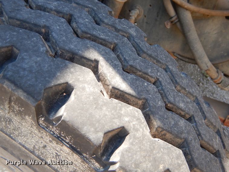 image for item FC9812 1992 International 4900 fuel truck