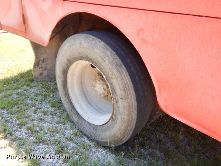 image for item FC9812 1992 International 4900 fuel truck