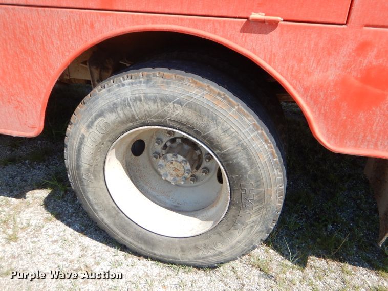 image for item FC9812 1992 International 4900 fuel truck