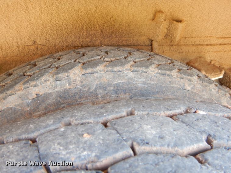 image for item FC9812 1992 International 4900 fuel truck