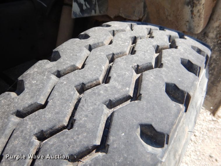 image for item FC9812 1992 International 4900 fuel truck