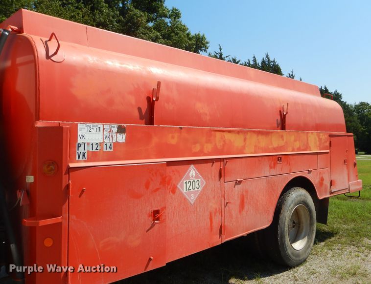 image for item FC9812 1992 International 4900 fuel truck