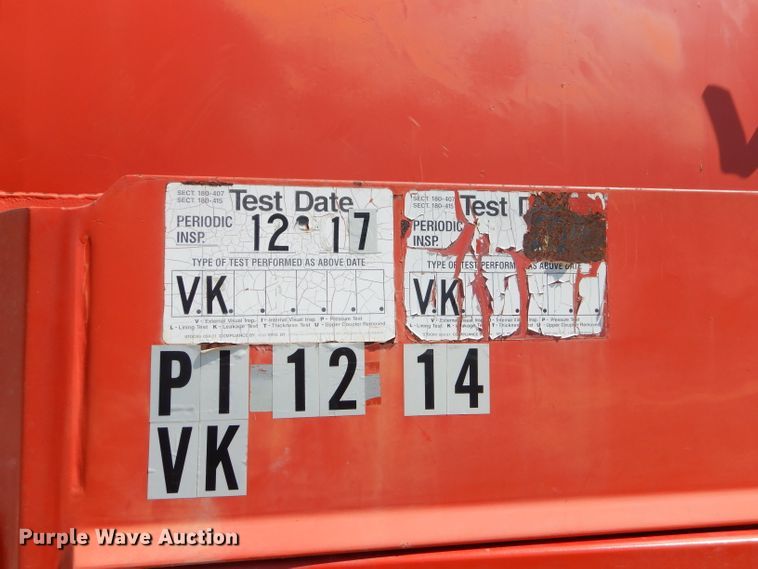 image for item FC9812 1992 International 4900 fuel truck