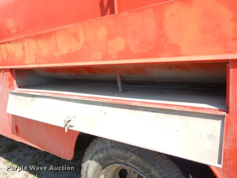 image for item FC9812 1992 International 4900 fuel truck