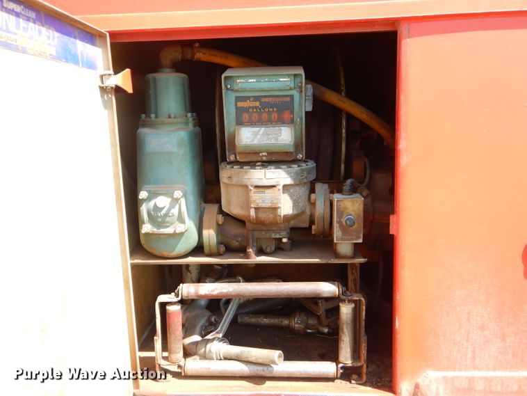 image for item FC9812 1992 International 4900 fuel truck