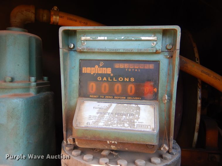 image for item FC9812 1992 International 4900 fuel truck