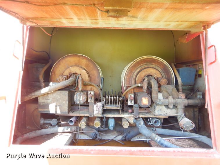 image for item FC9812 1992 International 4900 fuel truck