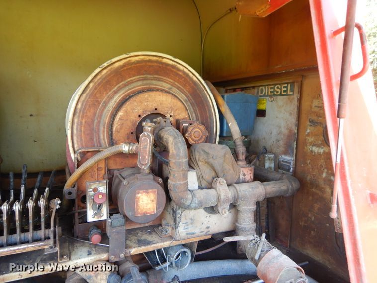 image for item FC9812 1992 International 4900 fuel truck