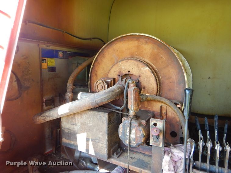 image for item FC9812 1992 International 4900 fuel truck