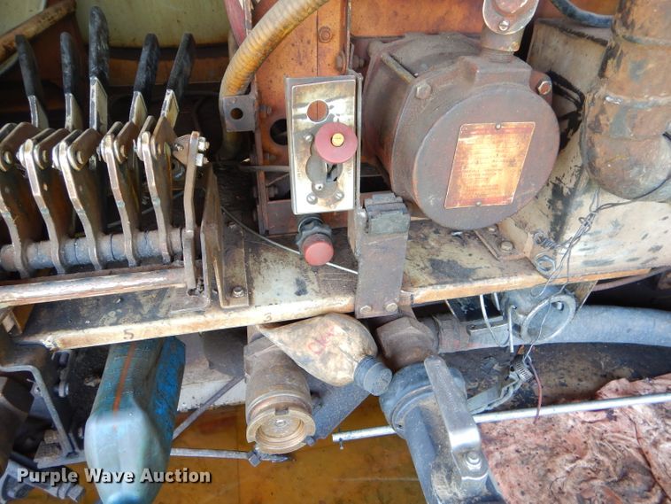 image for item FC9812 1992 International 4900 fuel truck