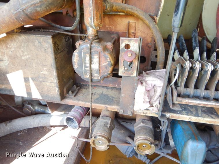 image for item FC9812 1992 International 4900 fuel truck