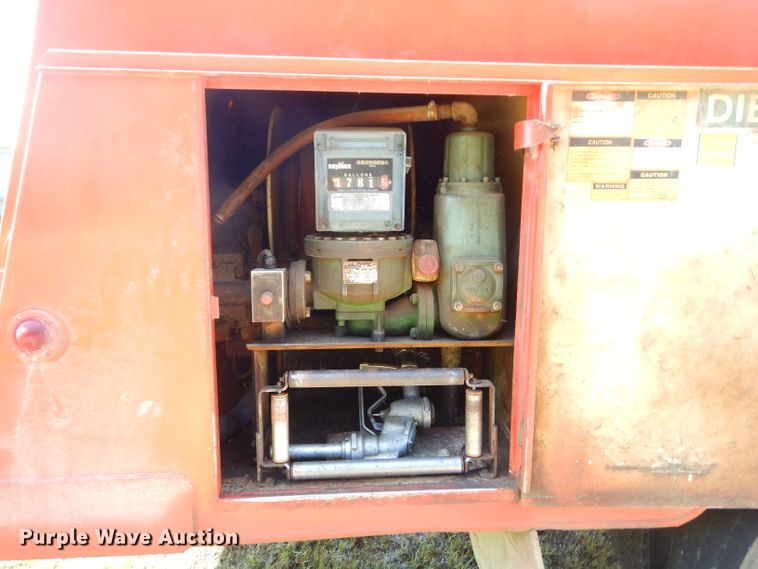 image for item FC9812 1992 International 4900 fuel truck