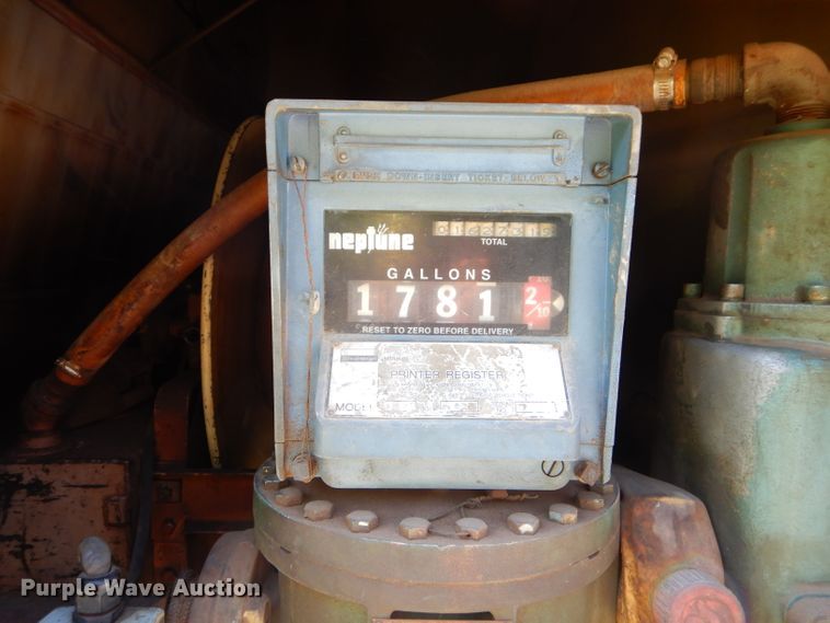 image for item FC9812 1992 International 4900 fuel truck