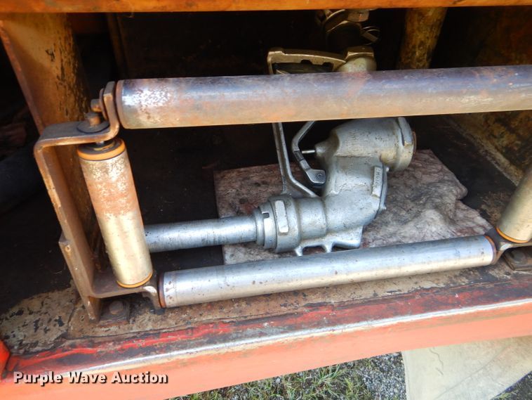 image for item FC9812 1992 International 4900 fuel truck