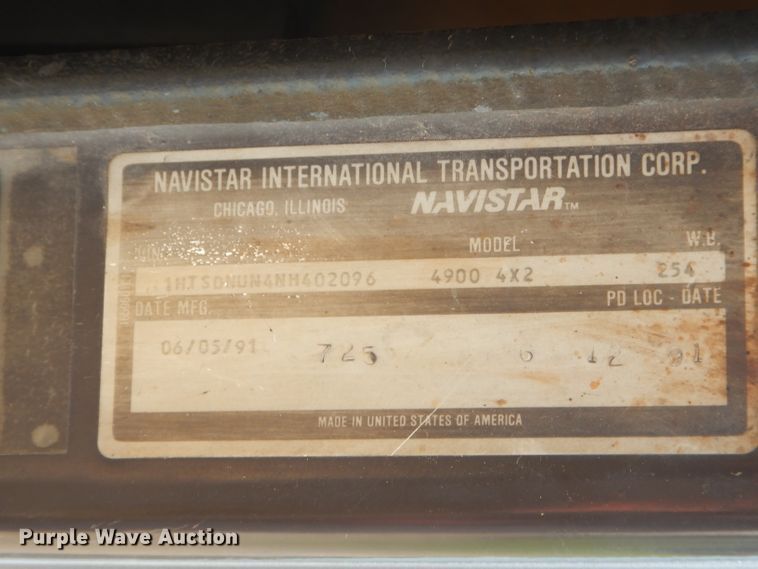 image for item FC9812 1992 International 4900 fuel truck