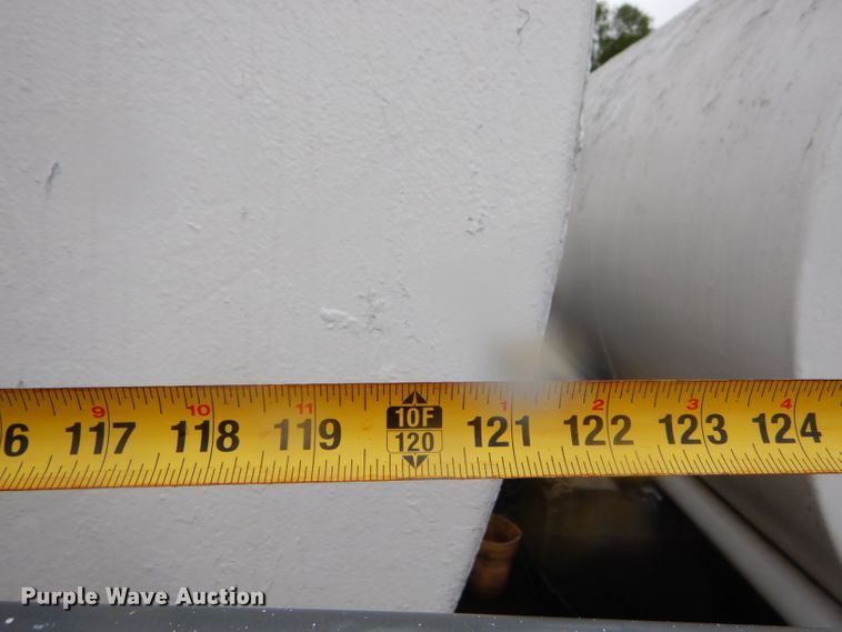 image for item FC9832 (3) fuel tanks