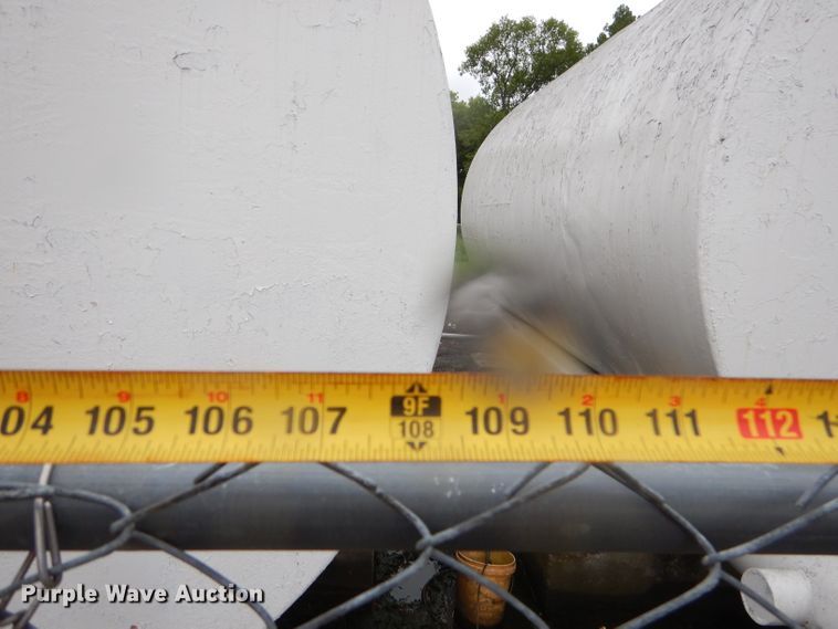 image for item FC9832 (3) fuel tanks