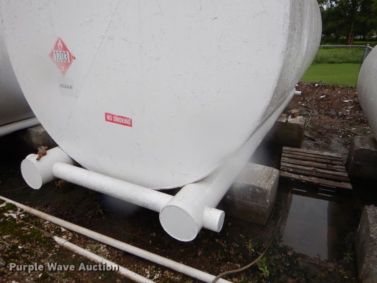 image for item FC9832 (3) fuel tanks