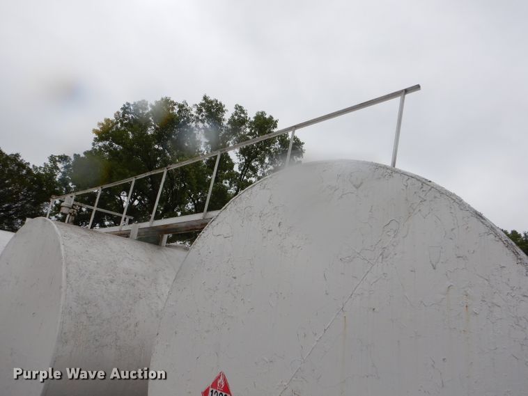 image for item FC9832 (3) fuel tanks