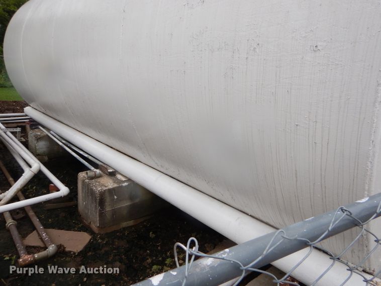 image for item FC9832 (3) fuel tanks