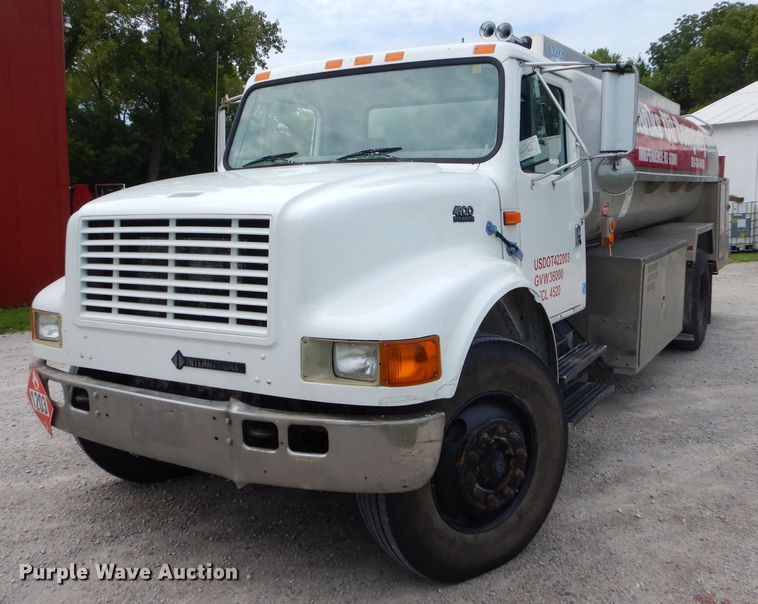image for item FC9834 1999 International 4900 fuel truck