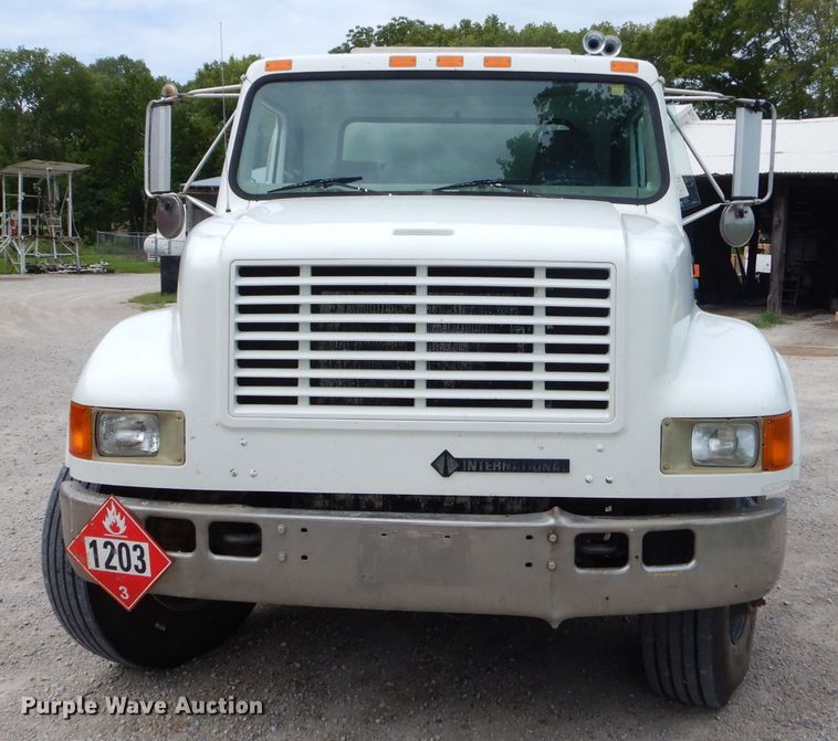 image for item FC9834 1999 International 4900 fuel truck