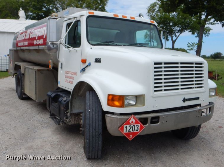 image for item FC9834 1999 International 4900 fuel truck
