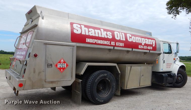 image for item FC9834 1999 International 4900 fuel truck