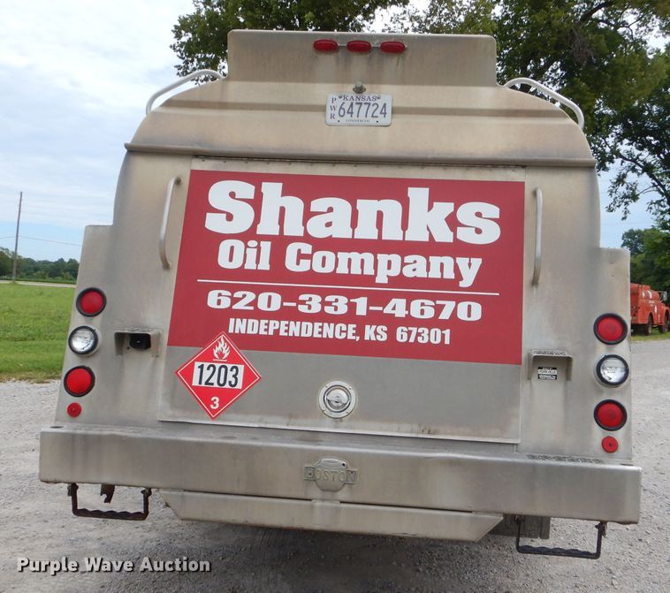 image for item FC9834 1999 International 4900 fuel truck