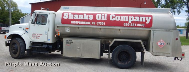 image for item FC9834 1999 International 4900 fuel truck