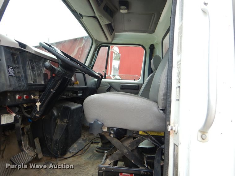 image for item FC9834 1999 International 4900 fuel truck