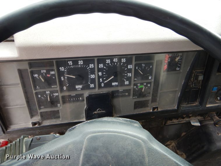 image for item FC9834 1999 International 4900 fuel truck